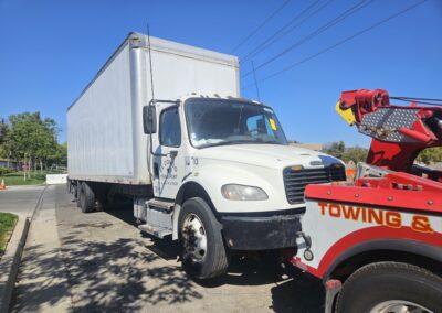 heavy duty tow truck pulls box truck